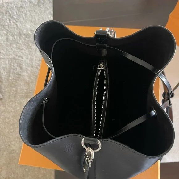 Louis Vuitton. Blk NeoNoe MM Epi. Mint, original box, - Picture 2 of 16